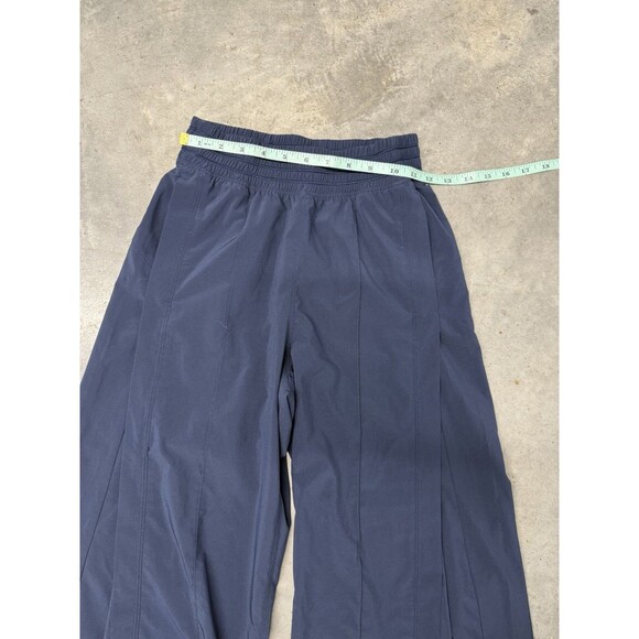 Lululemon Wanderer Culotte.True Navy. Womens. Sz 2 - Picture 3 of 16